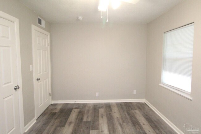 Building Photo - 6861 Melanie Dr