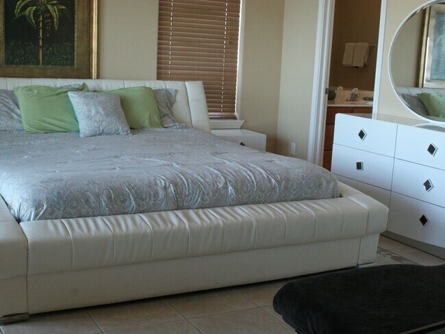 Building Photo - 3722 Laguna Dr