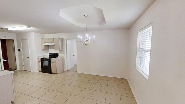 Building Photo - This spacious 4 bedroom, 2 bathroom home is waiting for you!