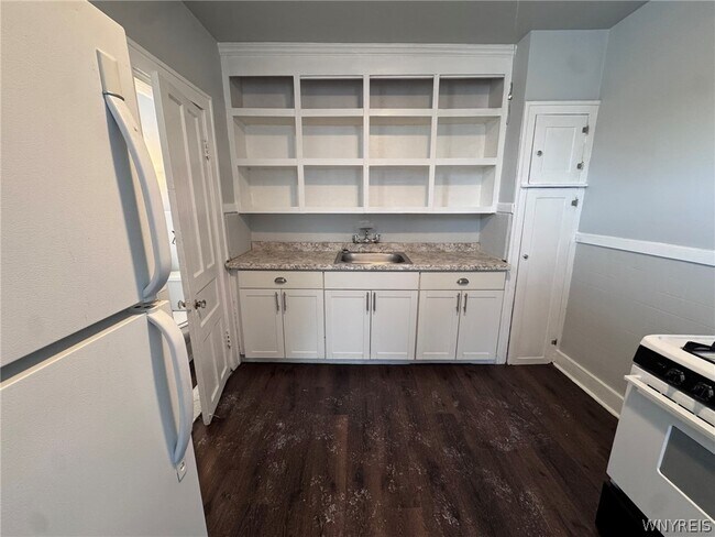 Building Photo - 856 Niagara St