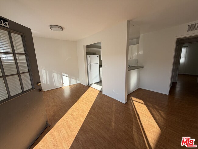 Building Photo - 326 S Manhattan Pl