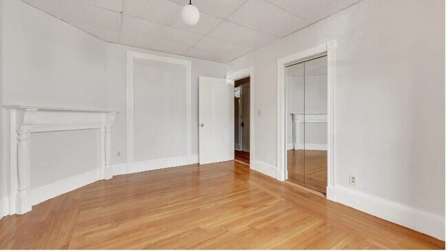 Building Photo - 823 Dorchester Ave