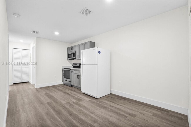 Building Photo - 1730 Acapulco Dr