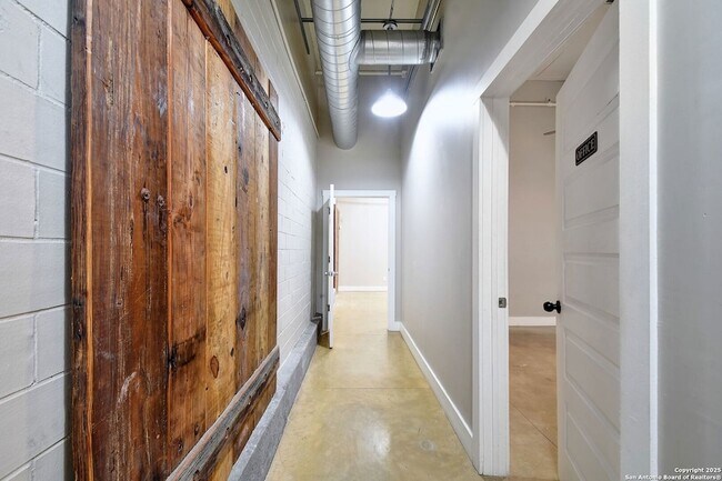 Building Photo - 3363 E Commerce St