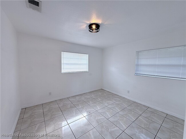 Building Photo - 620 Lake Groves Rd NW