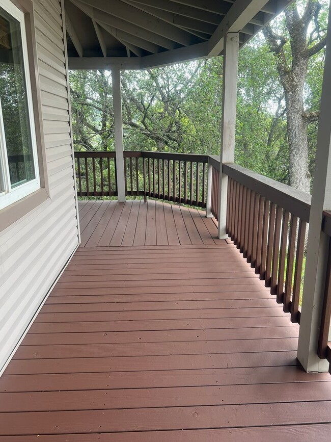 Building Photo - Cozy three bedroom two bath in Lake Wildwood