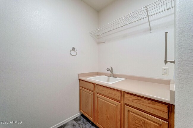 Building Photo - 1157 W Mesquite St