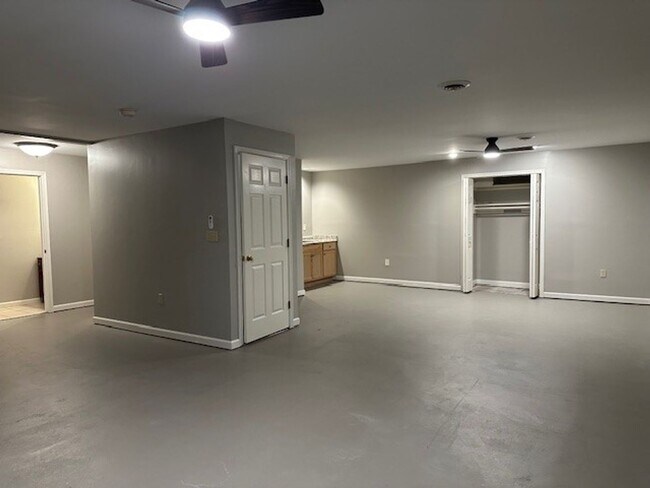 Building Photo - 2033 A Raleigh Rd