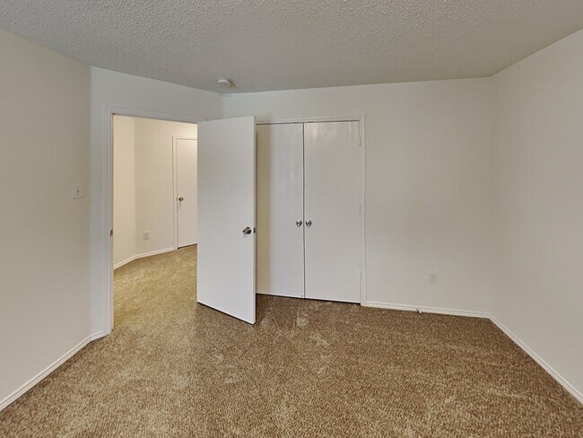 Building Photo - 4059 Hunters Creek Dr