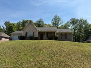 Building Photo - SPRING LAKE ADORABLE HOME with Backyard Fence