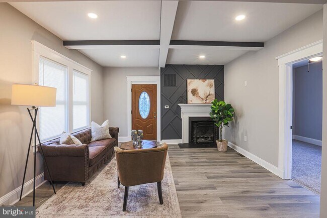 Building Photo - 3803 Cedardale Rd