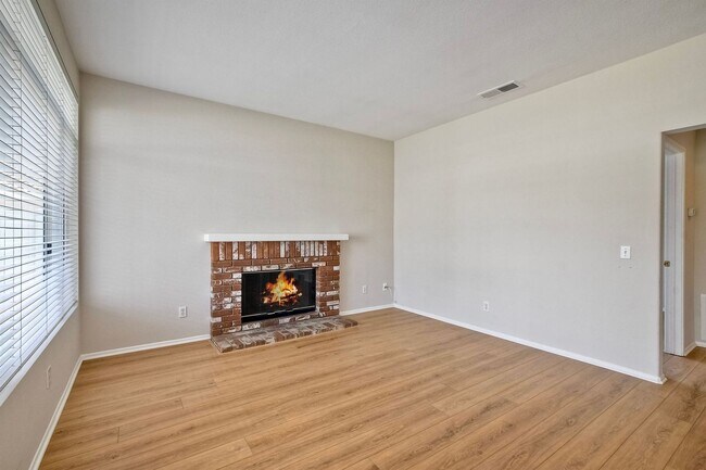 Building Photo - 4636 Doral Ct