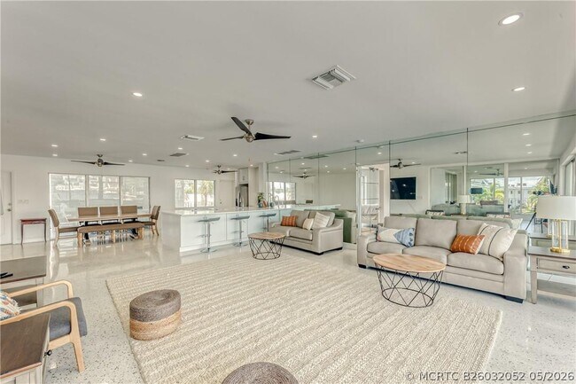 Building Photo - 2717 Yacht Club Blvd