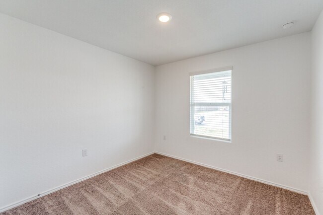 Building Photo - 4-BEDROOM HOME IN MISSION DEL LAGO