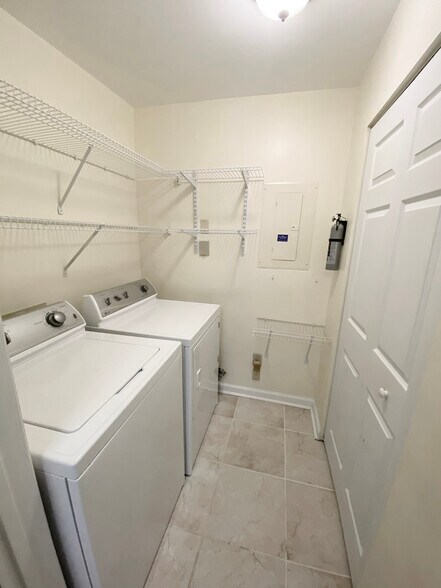 Building Photo - 635 Granville Ct