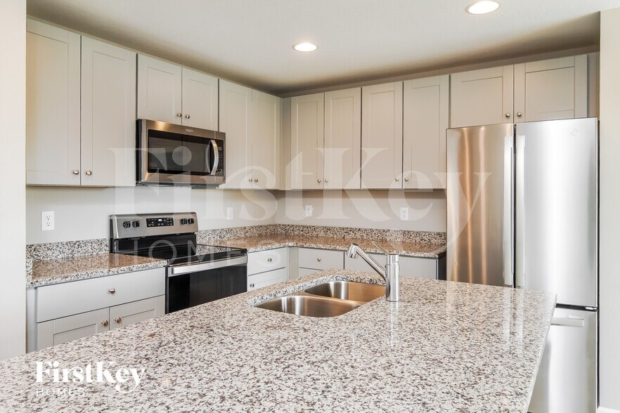 Building Photo - 659 Lindbergh Wy