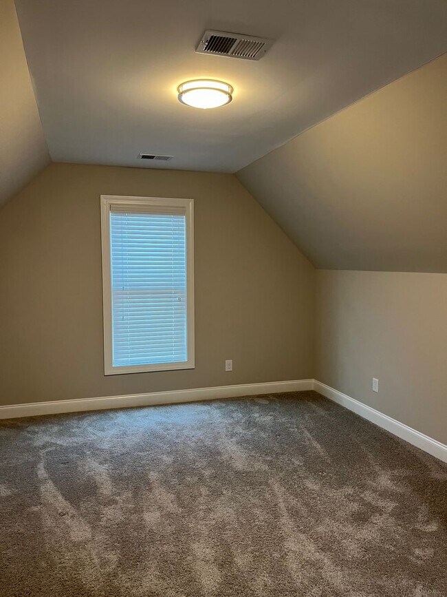 Building Photo - Large Beautiful Townhome in Summerfield NC