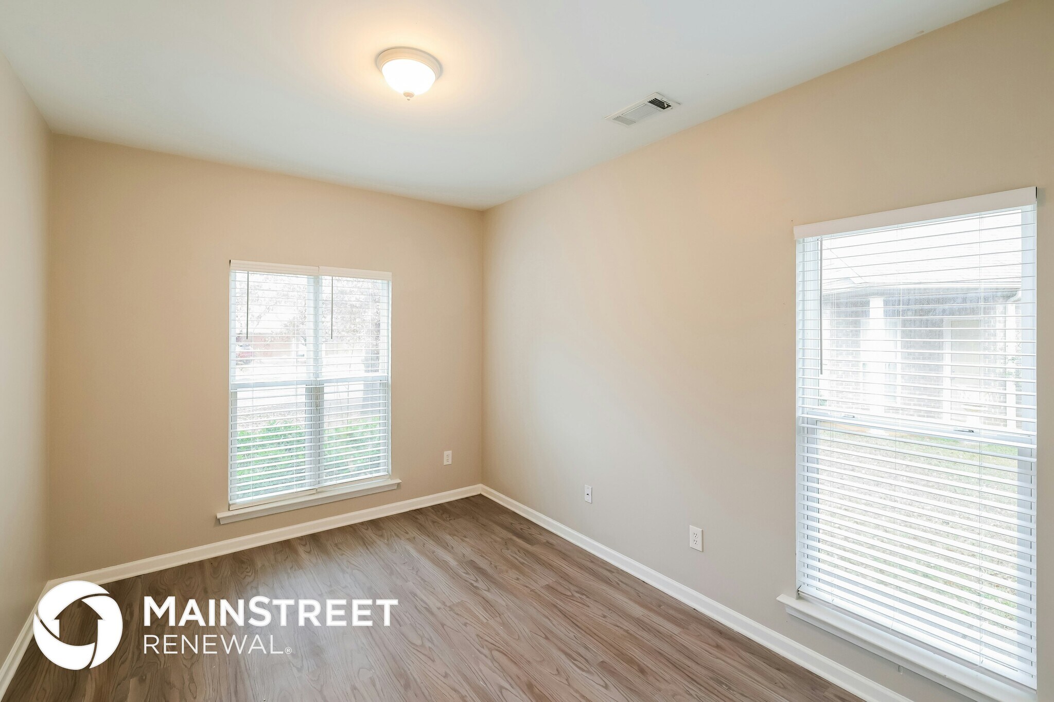 Building Photo - 12879 Woodland Park Cir