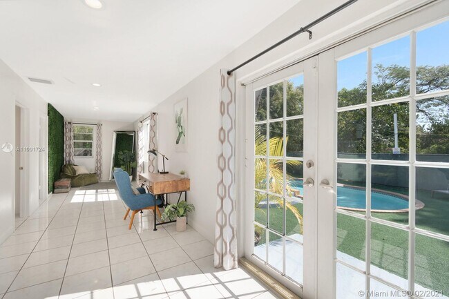 Building Photo - 5943 Biscayne Blvd