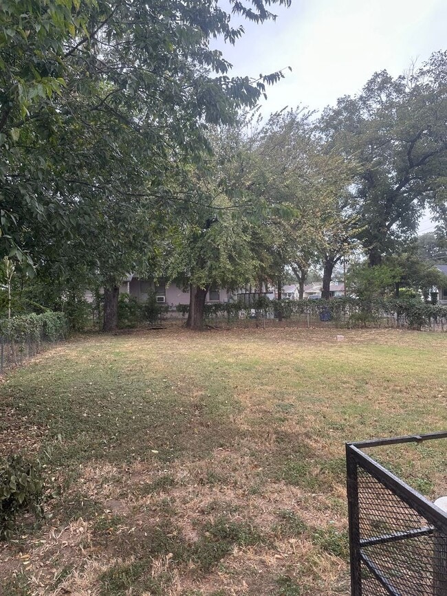 Building Photo - SECTION 8