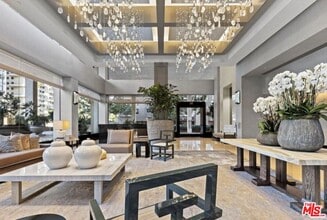 Building Photo - 10560 Wilshire Blvd