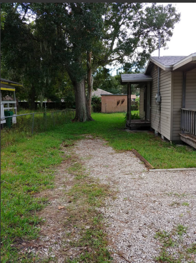 Building Photo - 2 bedroom 1 bath NEWLY RENOVATED