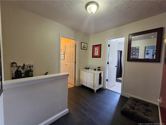 Building Photo - 247 Valley View Ct