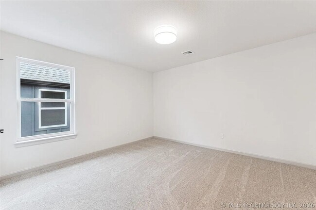 Building Photo - 2325 E 134th St S