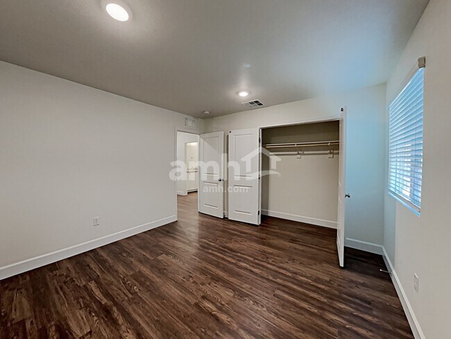 Building Photo - 2013 Reaves Wy