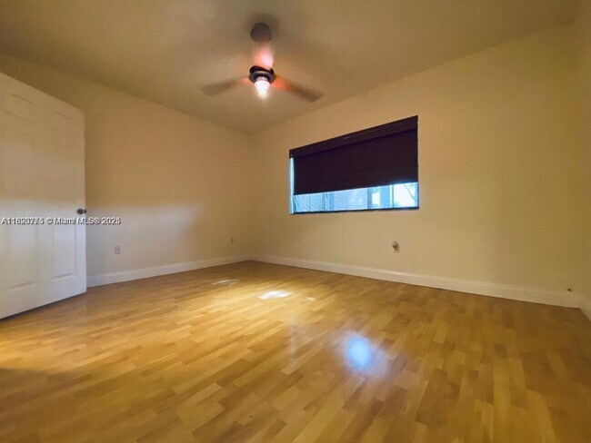 Building Photo - 2424 Centergate Dr