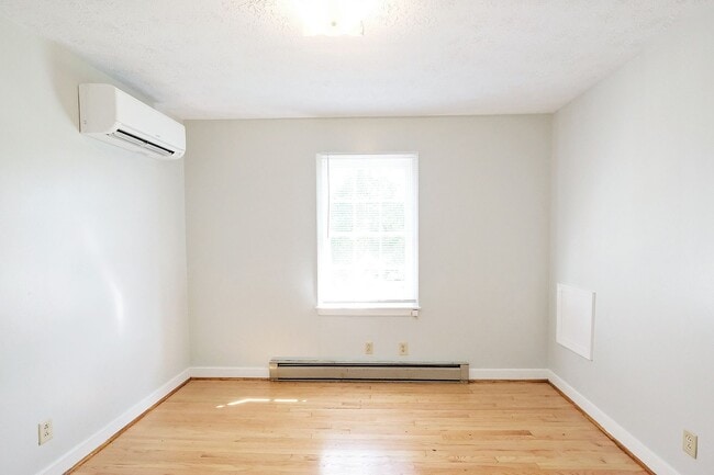 Building Photo - Small Dog-Friendly Woolen Mills Duplex Near Downtown