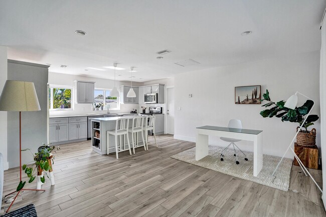 Building Photo - 1299 SW 9th St