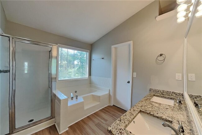 Building Photo - 615 Paris Dr