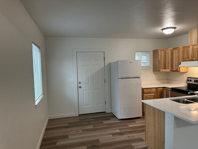 Building Photo - Beautiful 2 bedroom, 1 bath house in Sprin...