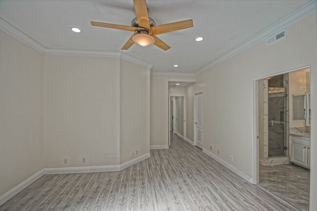 Building Photo - 301 35th St
