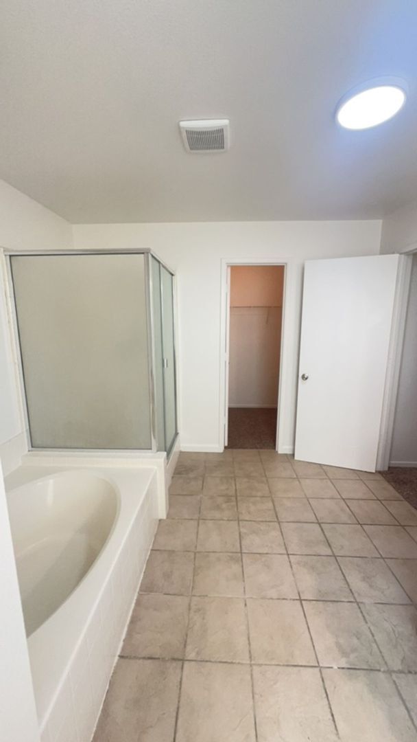 Building Photo - 3749 Compass Pointe Ave