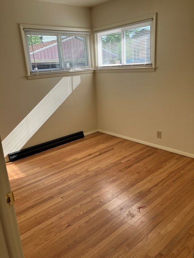 Building Photo - Single Family 3 Bedroom Home
