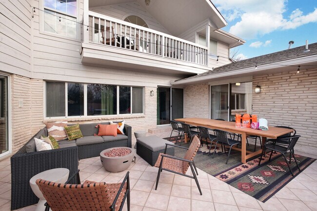 Building Photo - 6605 Countess Adria St