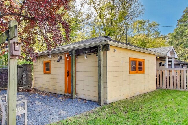 Building Photo - 1020 Harvard Terrace