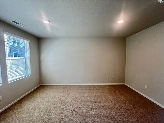 Building Photo - Free rent offered Beautiful New Smart Home...