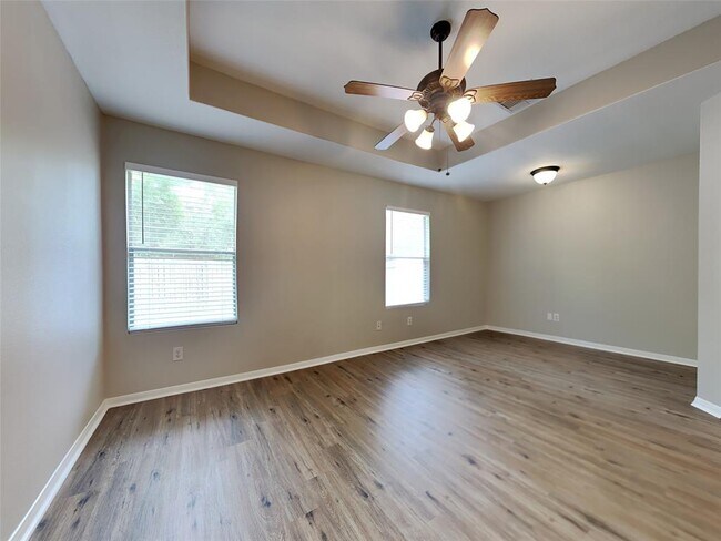 Building Photo - 2343 Village Leaf Dr