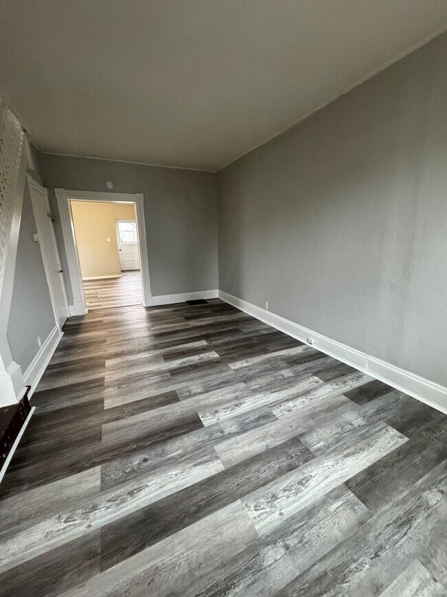 Building Photo - 721 Ross Ave