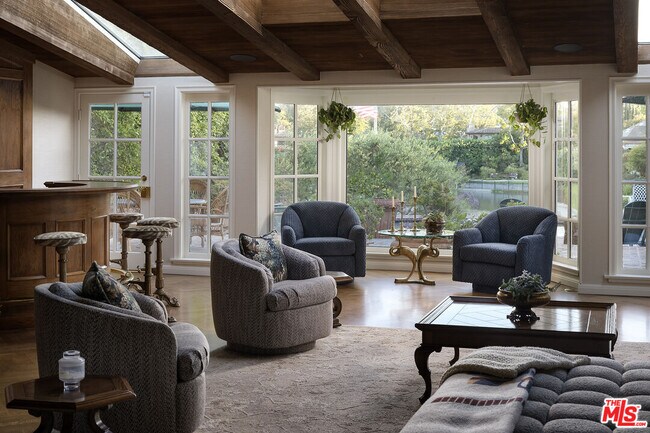 Building Photo - 10030 Toluca Lake Ave
