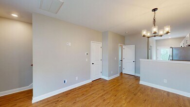 Building Photo - Leasing Special! 2 Bed/2 Bath Townhomes Wi...
