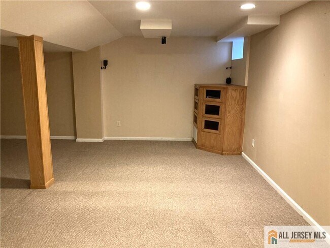 Building Photo - 212 Hawthorne Rd