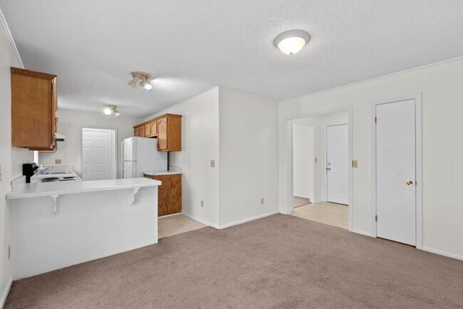 Building Photo - Country Living! Brick Ranch!