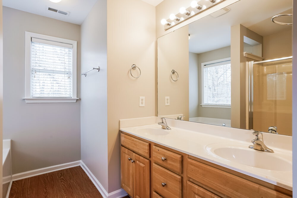 Building Photo - 180 Willowbrook Cir