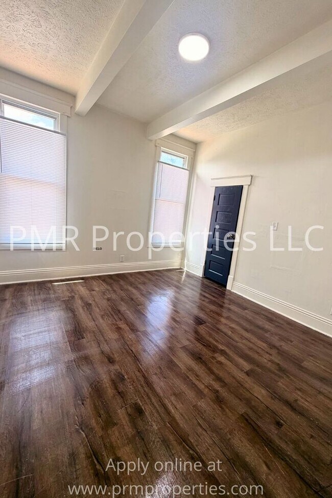 Building Photo - 824 1st Ave