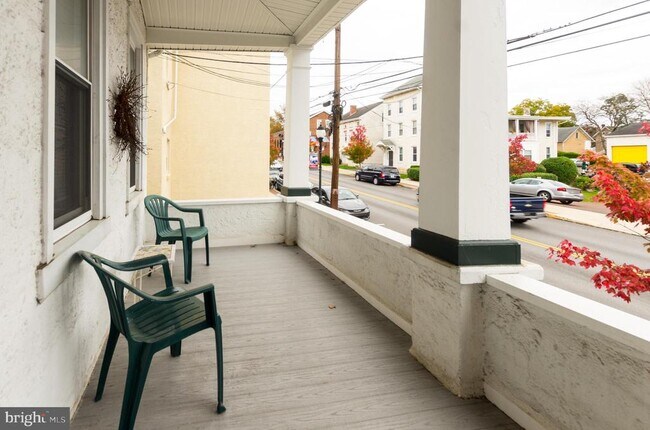 Building Photo - 431 Main St