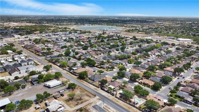 Building Photo - 28 N Champagne